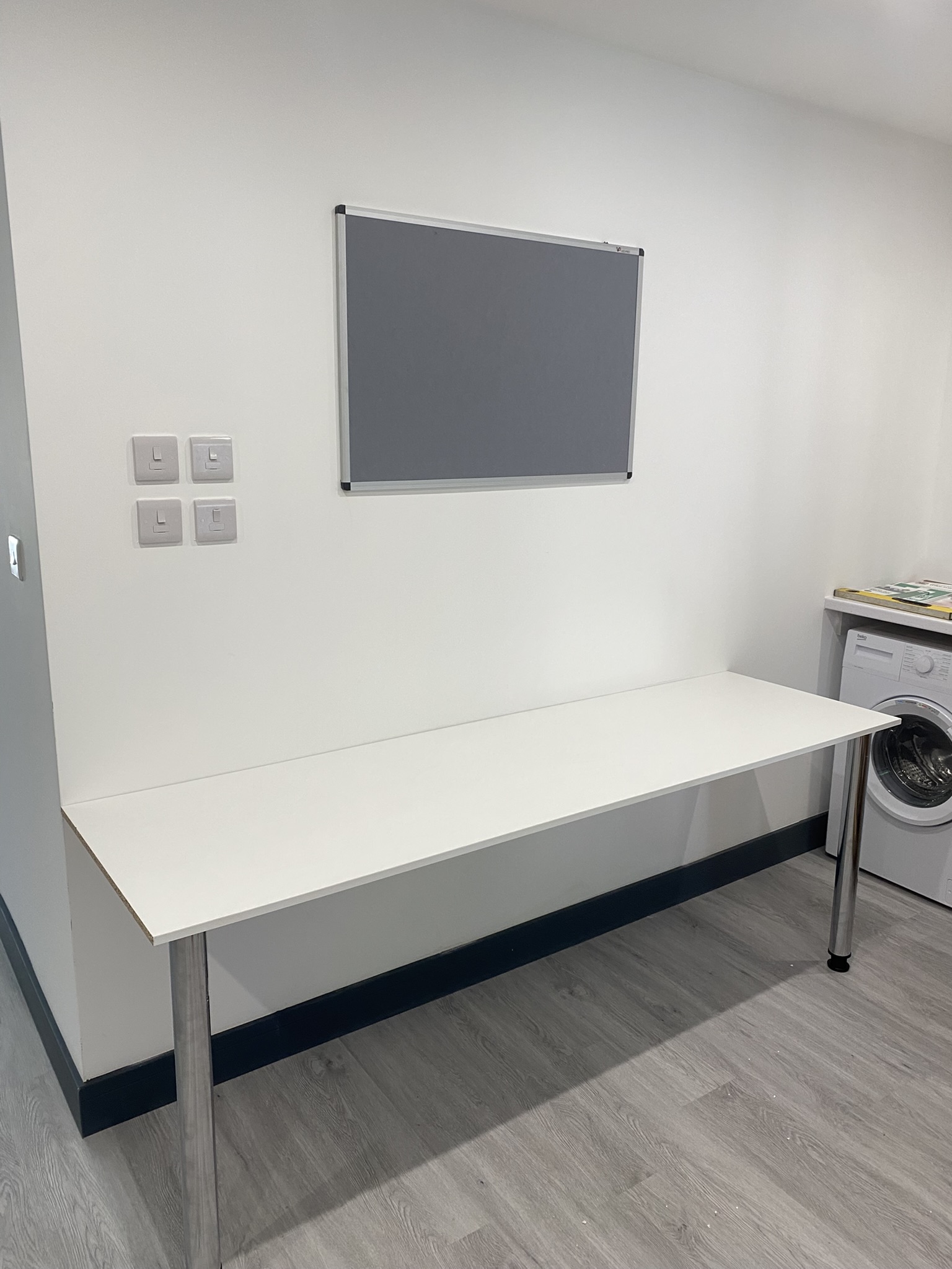 Noticeboard & Desk HMO